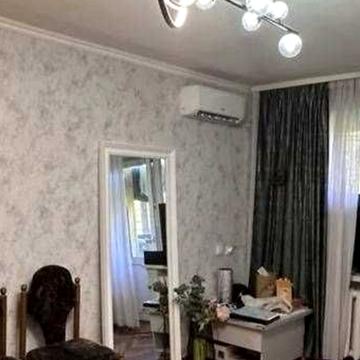 Любомира Гузара просп. (Космонавта Комарова), 30/28