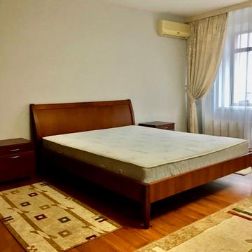 Гоголівська вул., 17