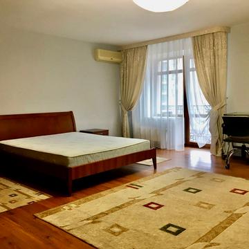 Гоголівська вул., 17