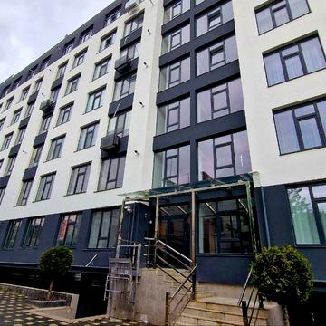 Михайла Грушевського вул., 2