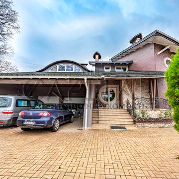 Прикордонна вул., 1