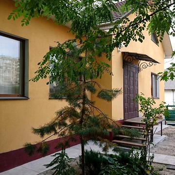 Дмитра Яворницького вул. (Коллонтай), 1