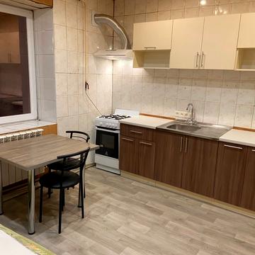 Вартових Неба вул. (Бородинська), 4