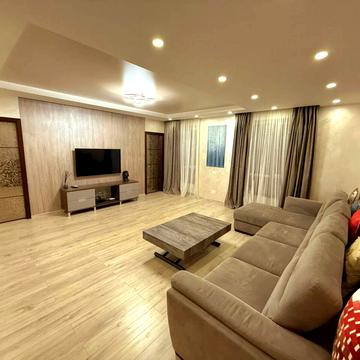 Левка Лукяненка вул. (Василя Жуковського), 16, 18, 20, 24