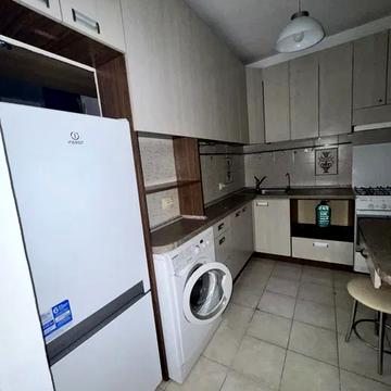 Братиславська вул., 18