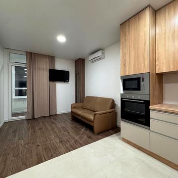 Топольна вул., 4б