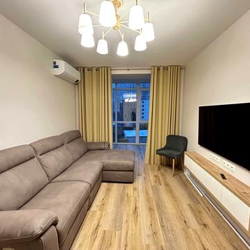 Набережна Перемоги вул., 42