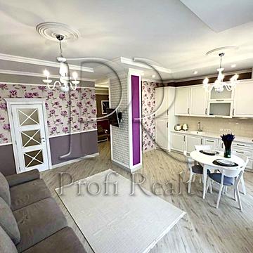 Академіка Філатова вул., 2/1