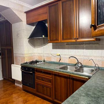 Тіниста вул., 10