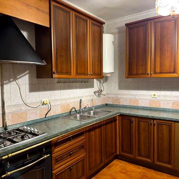 Тіниста вул., 10