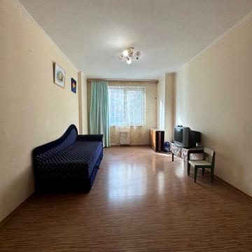 Шкільний аеродром вул., 1