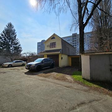 Сінна вул. (Добровольського), 9/2