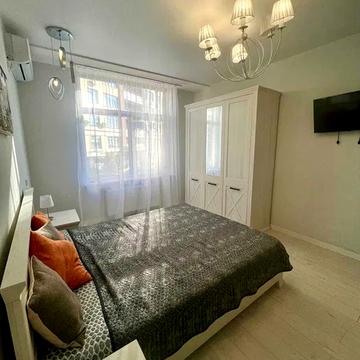 Юнацька вул., 1