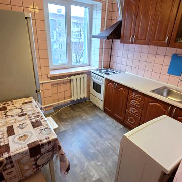 Будівельників вул., 4