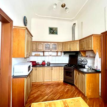 Івана Франка вул., 42