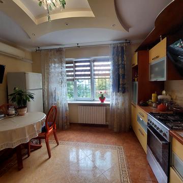 Тополина вул., 18/1