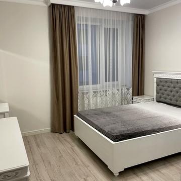 Дмитра Іващенка вул., 4