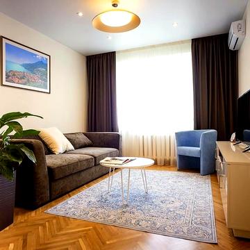 Мала Житомирська вул., 10