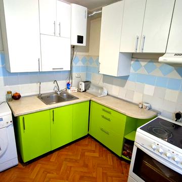 Академіка Булаховського вул., 42/43