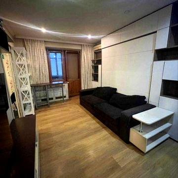 Леоніда Каденюка просп. (Юрія Гагаріна), 13