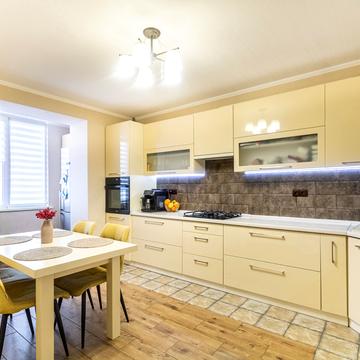 Богдана Хмельницького вул., 53а