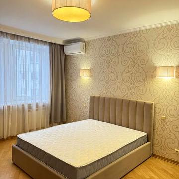 Миколи Бажана просп., 12