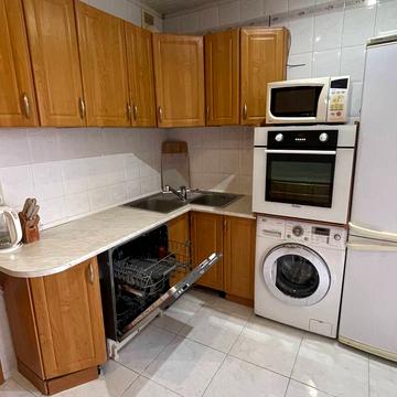 Срібнокільська вул., 14