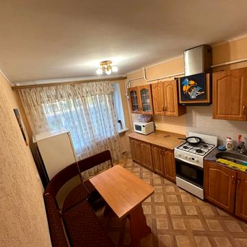 Богдана Хмельницького вул., 8