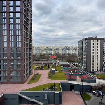 Набережна Перемоги вул., (Будинок 1)