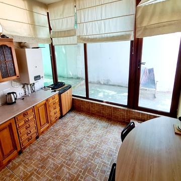 Довженка вул., 4/2