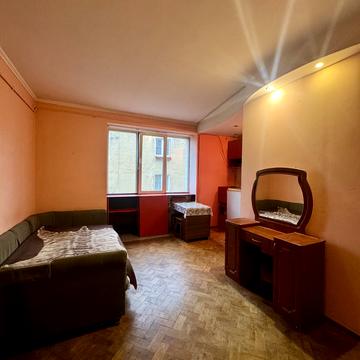 Миколи Зерова вул., 15