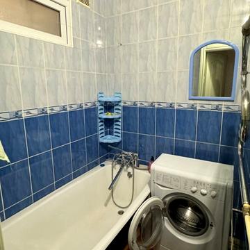 Юності просп., 17