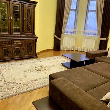 Петрищука вул. (Олександра Суворова), 2-Б