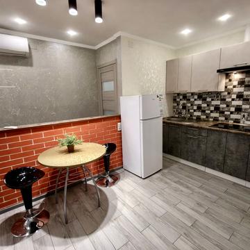 Літературна вул., 10