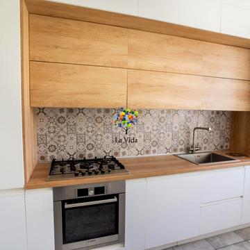 Європейська вул., 8