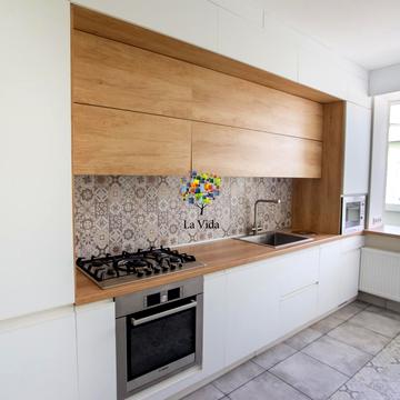 Європейська вул., 8