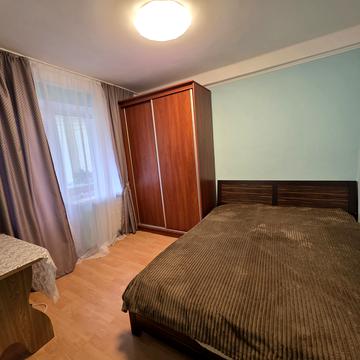 Йорданська вул. (Лайоша Гавро), 8