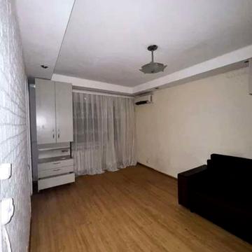 Братиславська вул., 18