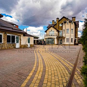 Олександра Довженка вул., 16