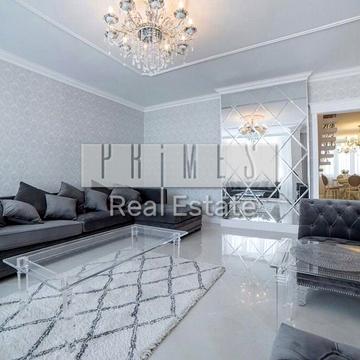 Анни Ахматової вул., 30