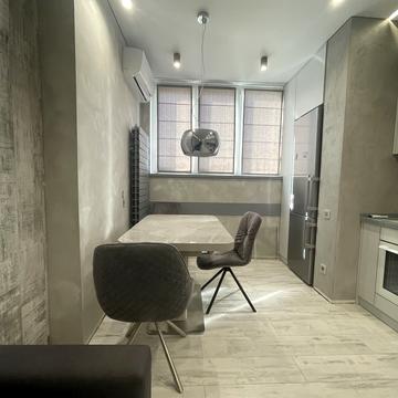 Захисників України вул. (1-го Травня), 40