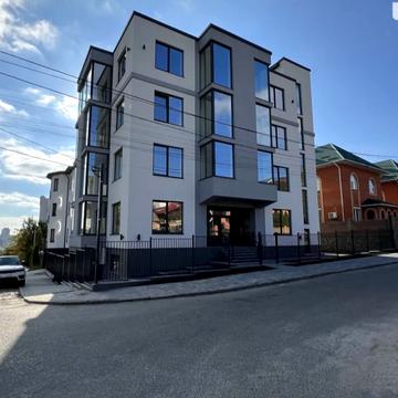 Яготинська вул., 4