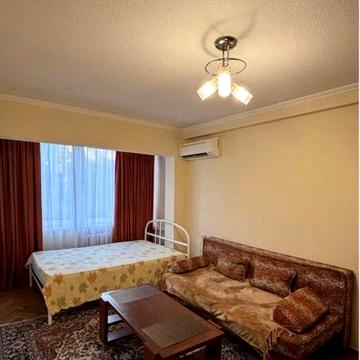 Романа Ратушного вул. (Волгоградська), 37