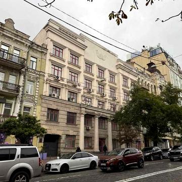 Богдана Хмельницького вул., 38