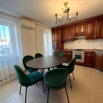 Квітки Цісик вул., 60