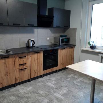 Анни Ахматової вул., 28