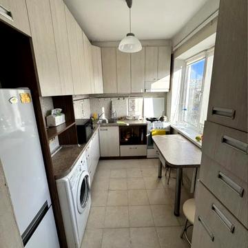 Братиславська вул., 18