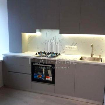 Велика Васильківська вул. (Червоноармійська), 114