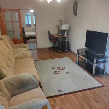 Космонавтів вул., 86