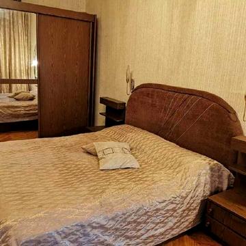 Вишгородська вул., 4